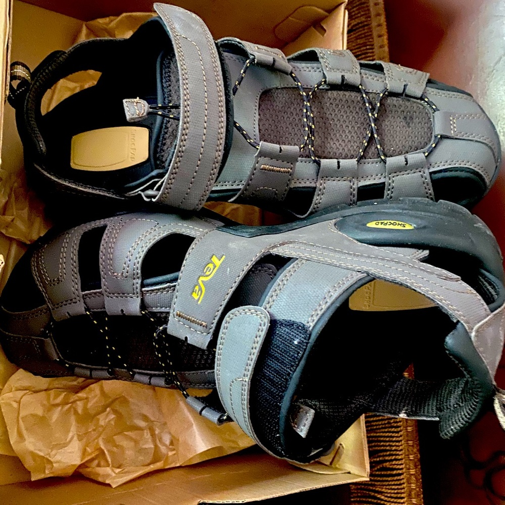 Mens New TEVA sport sandal never worn, size 12 brown and black